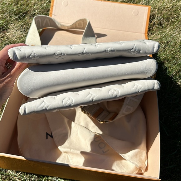 Louis Vuitton White Coussin Bag - Picture 9 of 11